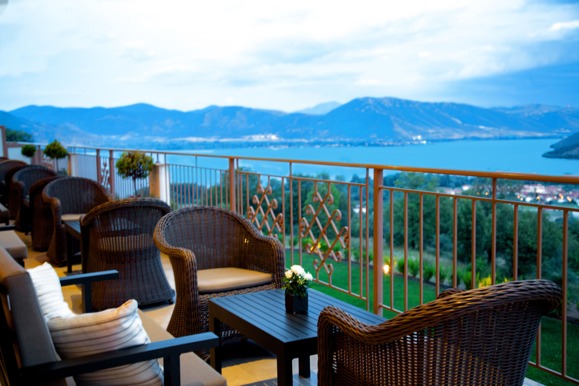 Enastron View Hotel Kastoria Extérieur photo